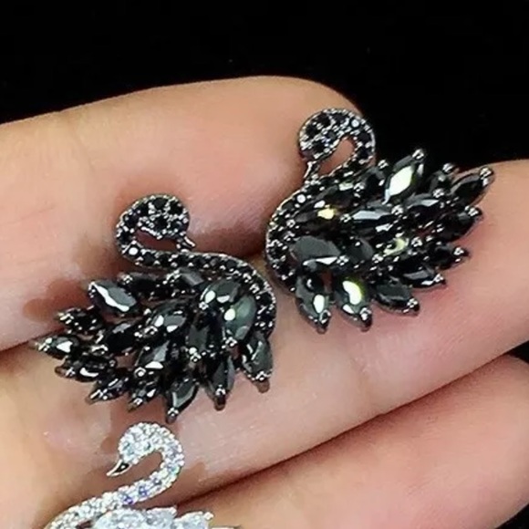 Beautiful 925 silver platedSWAN sapphire earrings - Picture 2 of 8